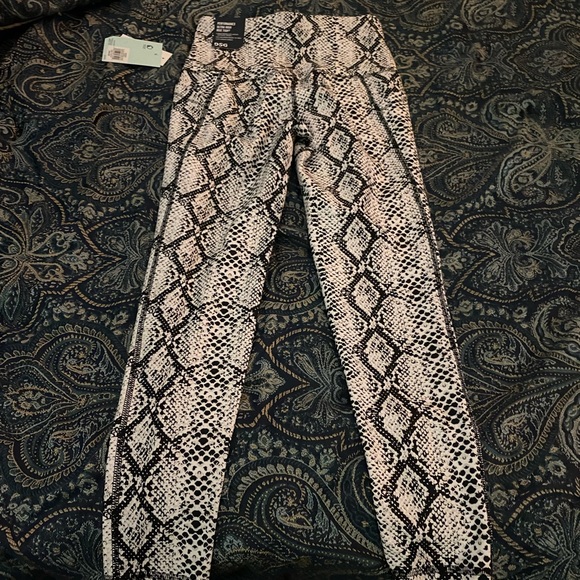 Nwt DSG performance ultra highrise workout tight Sz.Xs - Picture 2 of 4